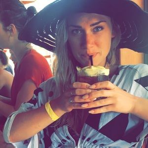 Meet your Posher, Caitlin